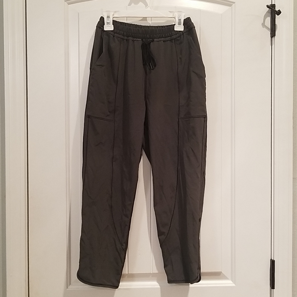 Army green colored cropped pant